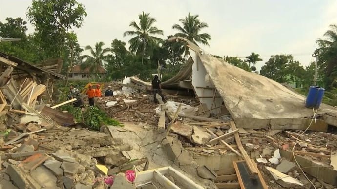インドネシア地震の死者３１０人に＝Ｍ４．１の余震も