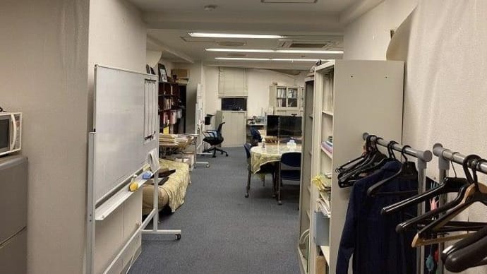 稼働中の事務所の壁クロス貼替 ビフォーアフター