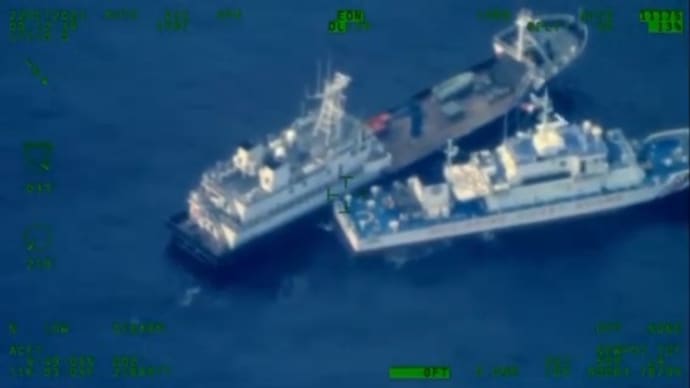 フィリピン船と中国船が衝突