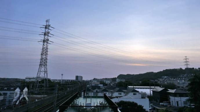 4月20日、逆回りで朝散歩～うっすら富士山と田んぼとドウダンツツジ～♬