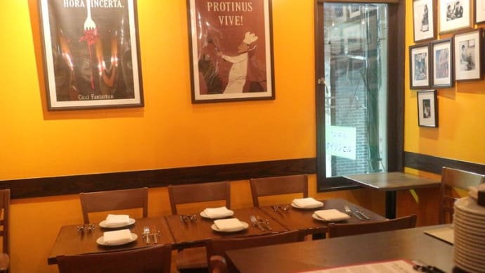 地元のイタリア料理店で食事