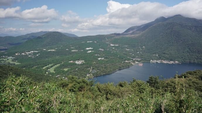 湖尻峠から箱根山と芦ノ湖の眺望