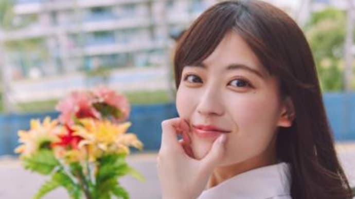乃木坂46岩本蓮加、ほっそり美腕が際立つヘルシー肌見せコーデでニッコリ!“彼女感満載”SHOTで魅せる