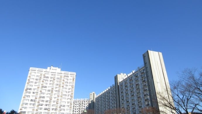 駅の向こうの公園へ