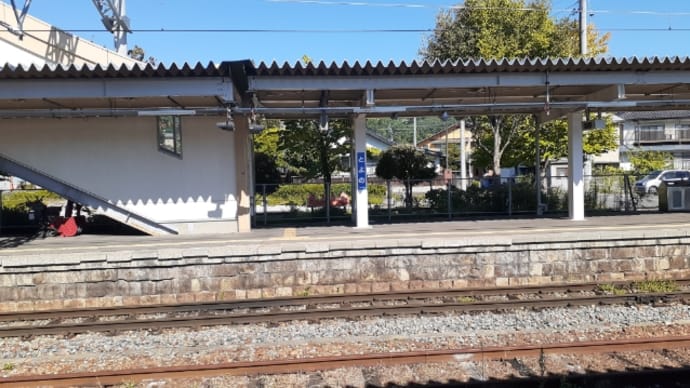 駅訪問(9/21):豊野駅ホーム柱の駅名標
