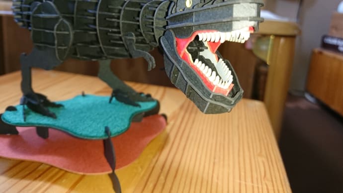 ティラノサウルス 3D ペーパーパズル完成!