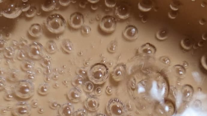 鼻の頭を飲用強炭酸水に浸けてみた