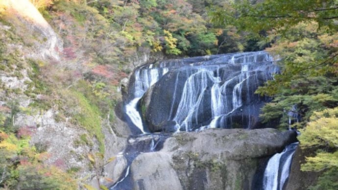 ドライブ 袋田の滝 第二観瀑台から夕陽に染まる山々と滝 9