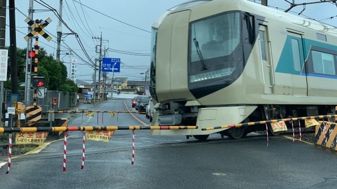 栃木県栃木市、踏切待ちの電車撮影