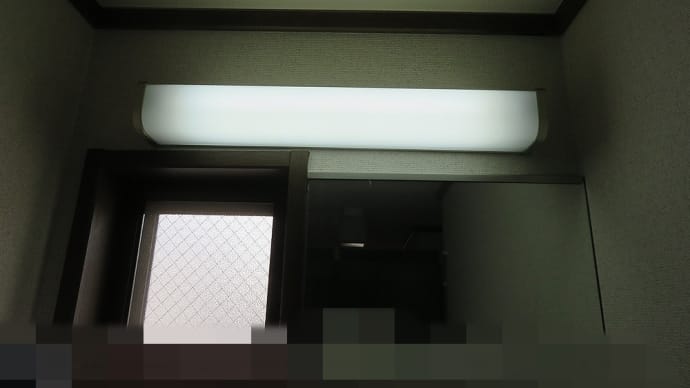 千葉県:船橋市本町にて、洗面台上照明をLEDタイプへ交換