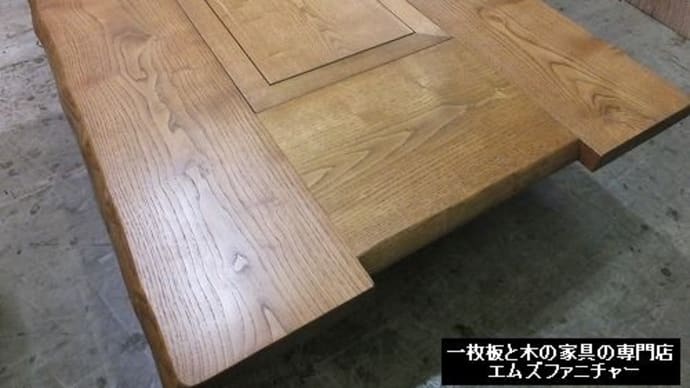 800、【栗の木の厚板仕様の囲炉裏】三重県のお客様のお宅へお届け前のオイルメンテナンスをしています。 一枚板と木の家具の専門店エムズファニチャーです。
