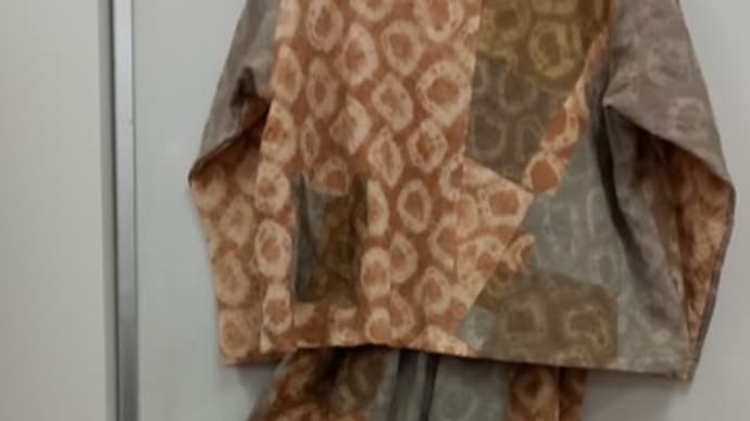 絞り染めの服