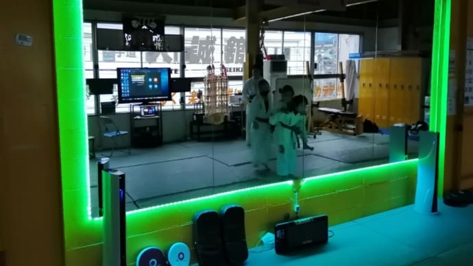 LED 照明は綺麗!「ハイブリッド空手」
