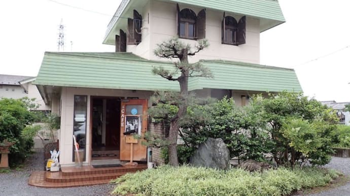 松本市里山辺のジャズ喫茶「884(はやし)」に久しぶりに行きました。タンノイのウェストミンスターからジャズが流れています。