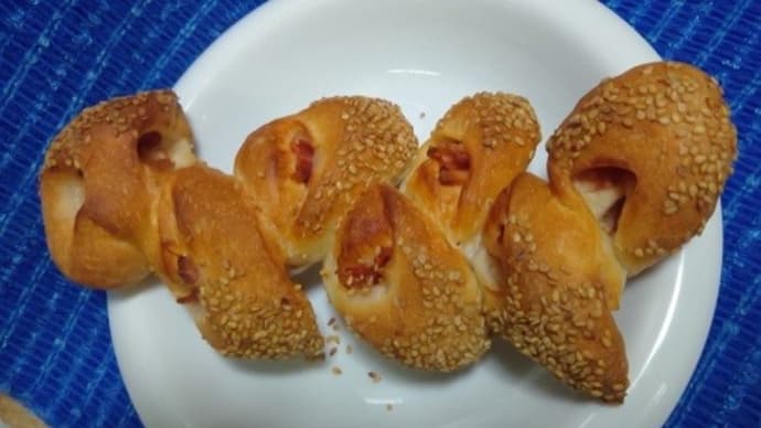 ベーコンエピでおやつ、フランスパンのちぎりパンとゆ~ことか:P