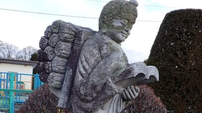 0136-佐久市大沢 木造の旧大沢小学校跡地の二宮金次郎像