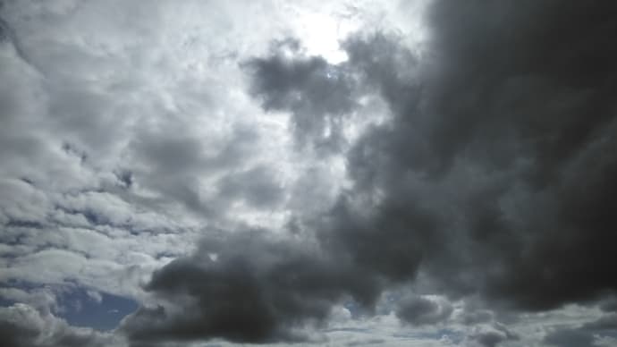 台風の後のような空、雲🌥️をぱちり📷️