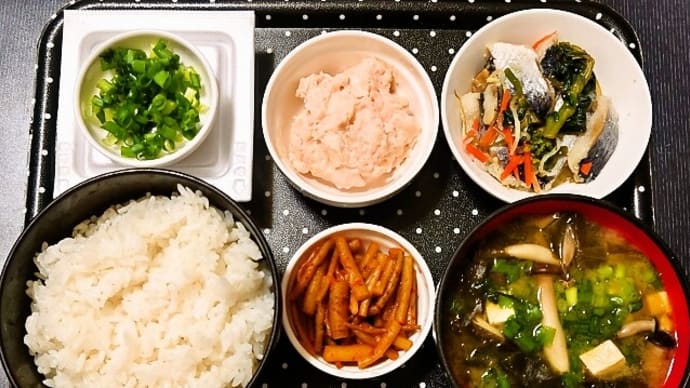 家で朝ご飯(ごはんににしん菜花漬、明太ポテトサラダ、納豆、シメジと豆腐とわかめのみそ汁、ごぼうキムチ)(2022年7月22日)