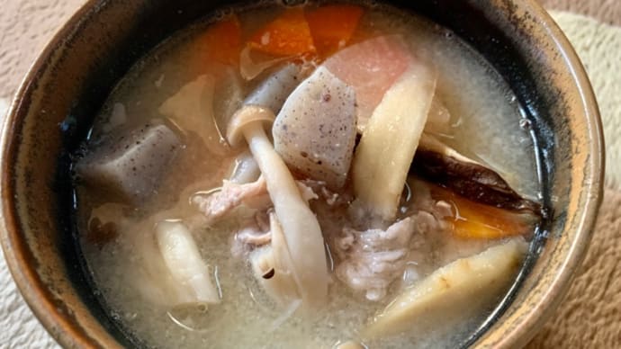 お昼ご飯は♪豚汁o(*^▽^*)o