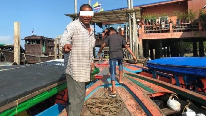 船頭 コータウン行き途上で国境越えの手続きをする