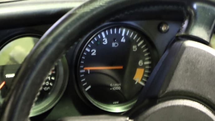 アメリカから取り寄せたポルシェ911(930)用の新品コンピュータ(DME/ECU)、エンジンは掛かったけれど・・・
