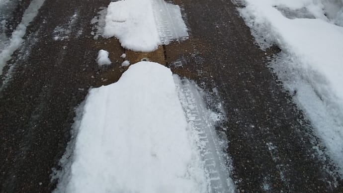 今朝も道路が凍ってて危なかった～