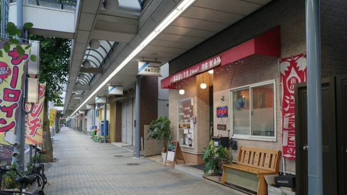 火曜日、間もなく午後5時30分・・・西海岸の洋食 & Barる 洋食 KAN