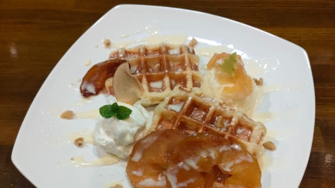 孤軍奮闘の図工授業と『焼きりんごワッフル』@横浜あざみ野《雫ノ香珈琲》