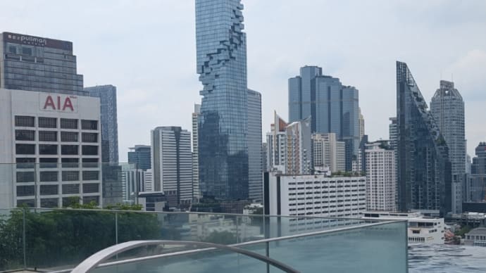 タイ旅行 ホテル インフィニティプール