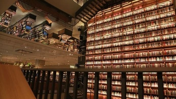 イオンモールNagoya Noritake Garden TSUTAYA BOOK STOREのリフレクションと幸せの杜の三輪神社