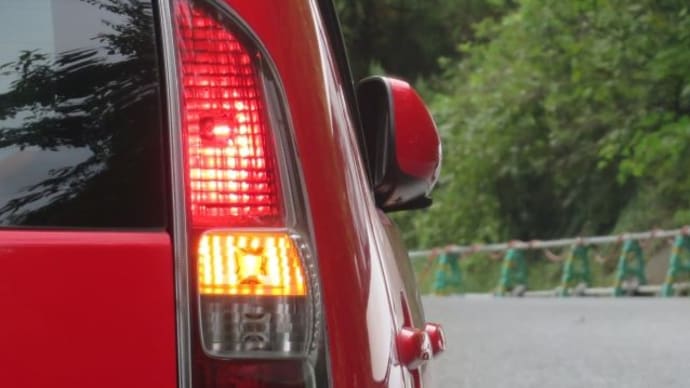 今朝の怖い車