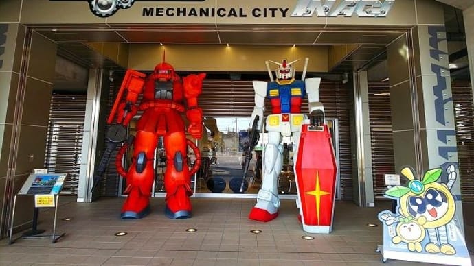 ガンダム&シャア専用ザクの大型モニュメント