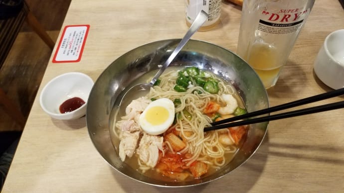 海老と蒸し鶏のコク旨冷麺&生ビール&チーズフォンデュ=1283円@ガスト