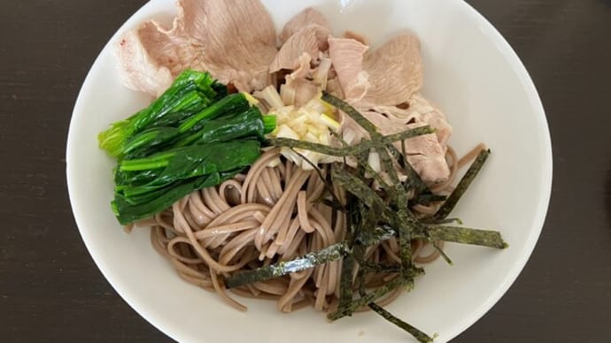 今日のお昼ご飯は豚肉とほうれん草のぶっかけそば