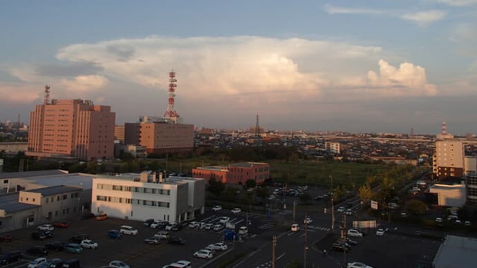 かなとこ雲に囲まれて