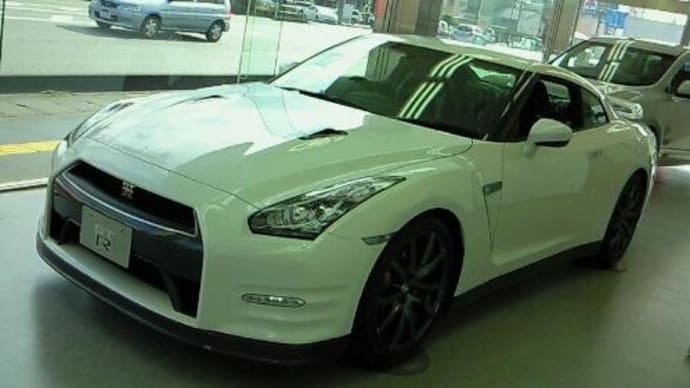 日産 GT-R 2011年モデル展示中 in 日産サティオ富山