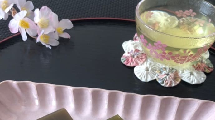 春を感じながらお茶の時間。