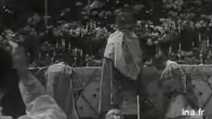 フランスでの御聖体行列の動画(1943年、シャルトルにて)