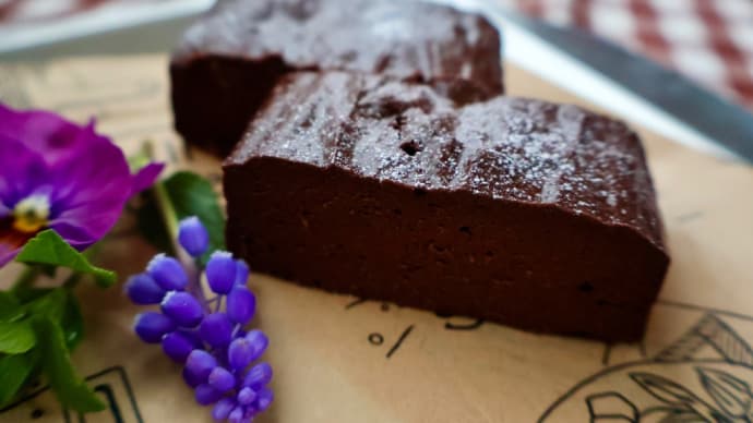 チョコレート効果で作るケーキと桜。