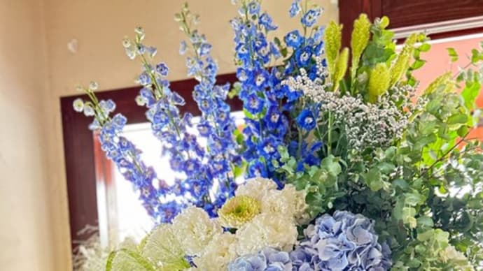 開店お祝いのスタンド花3点