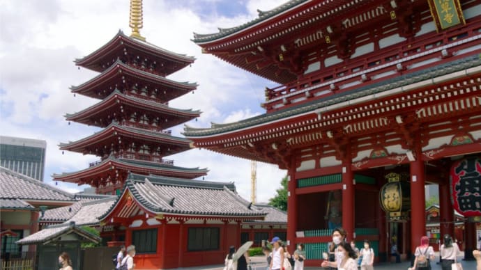 浅草寺を最近入手したちょっと良さげの標準レンズで撮影してみた