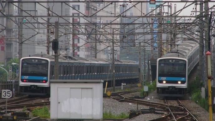 209系 上下線【多分、桜木町駅:京浜東北線】 2006.8.11