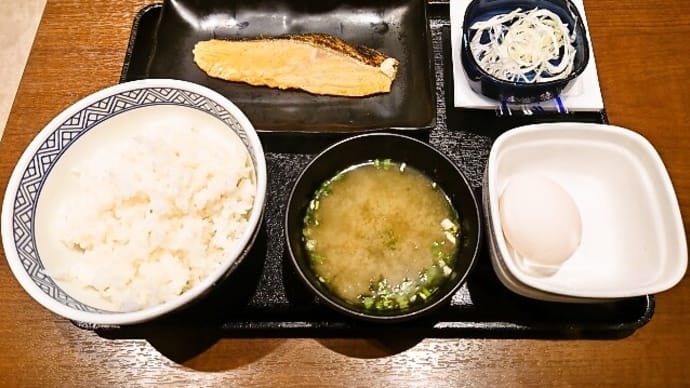 吉野家(浦安駅前店)で特朝定食(2025年4月13日)