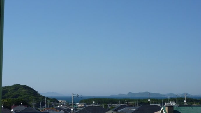 今の室温27.2度湿度72%少し涼しいがセミの後も少ししか聞こえない