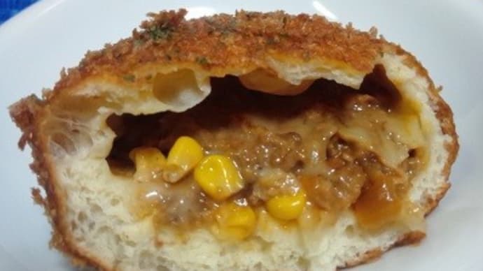 おにくたっぷりポロネーゼピロシキ風でおやつ、これも当日中に食べたいパンなんだね:P