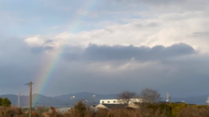 一瞬だけ現れた虹🌈🌈🌈