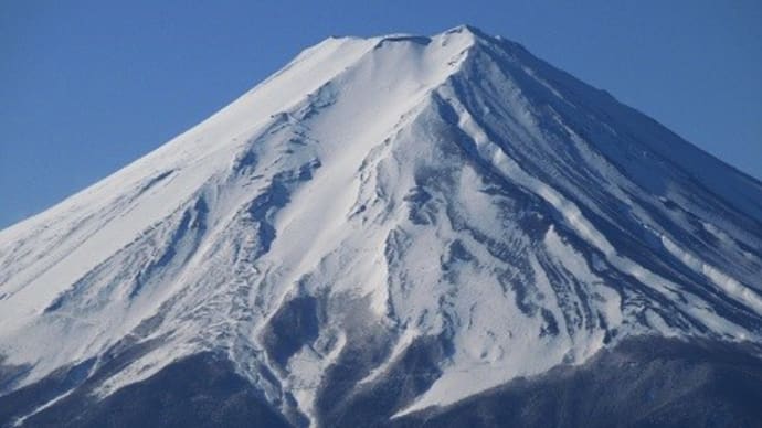 三ツ峠から姿の美しい富士山を眺める