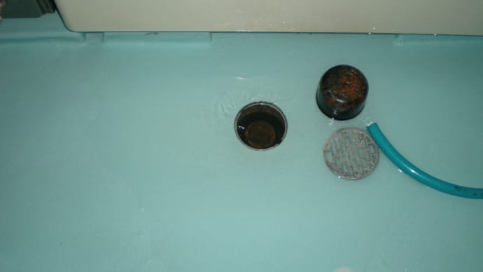 浴室排水の詰まりをトーラーで直す