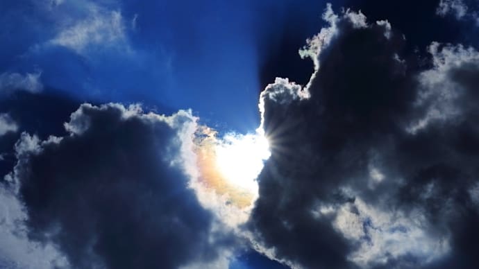 今日の1枚、太陽が黒い雲で隠されると 2023年8月
