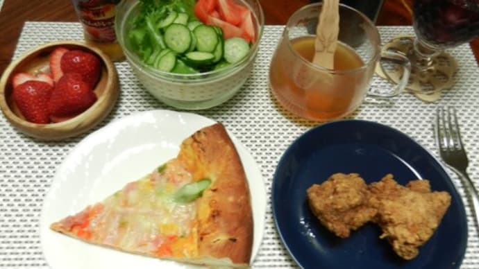 手作りベーコンとカラフル野菜のトマトクリームピザ